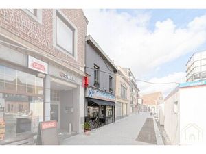 Handelspand met woonst op topligging in het centrum van Lauwe