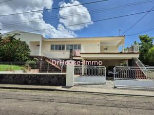 CLUNY - VILLA A LOUER avec 4 CHAMBRES et UN STUDIO - JARDIN - PARKINGS -  Martinique
