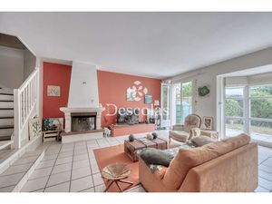 Vente maison 6 pièces 140 m² à Saint-Germain-en-Laye (78100)  770 000 €