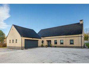 Villa à vendre avec garage et terrasse   Couillet (VBD50752)