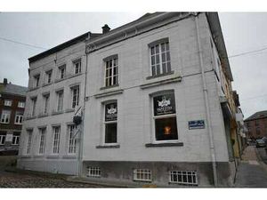 Maison de ville et commerce attenant au centre de Beaumont