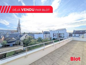 SOUS COMPROMIS - Bel appartement type 3 de 60m² en dernier étage dans le centre d’ACIGNÉ