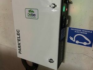 Location parking avec borne de recharge véhicule électrique Paris 15 Convention