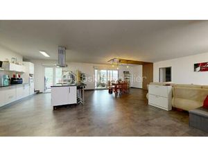 Maison traditionnelle de 213 m² à Saint-Hilaire-Bonneval