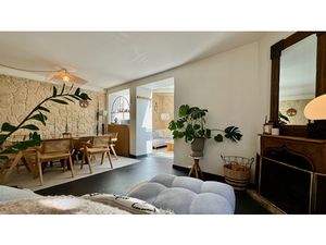 Maison de village (avec courette) très bien entretenue et au charme indéniable !