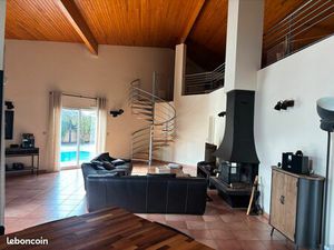 Maison contemporaine 160 m² – 3 chambres – piscine – terrain 1 050 m²
