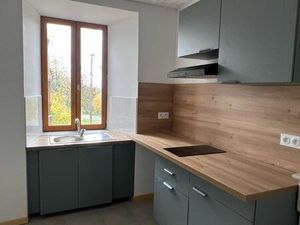 T3 refait à neuf clim + parking centre de rieupeyroux