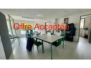 Vente locaux professionnels 3 pièces 58 m² à Saint-Chély-d'Apcher (48200)  68 000 €
