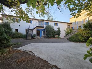 Maison de maître du XIXe siècle avec gîtes  parc arboré et p