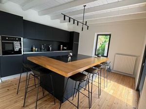 Maison rénovée avec jardin en plein centre de Lalbenque