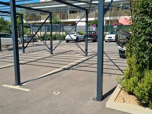 Place de parking extérieure sécurisée