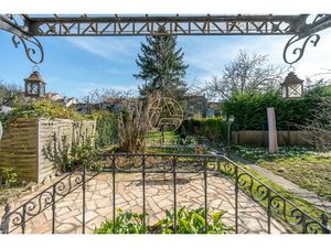 Charmante maison avec terrain de 826 m2