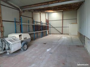 Local artisanal  pour stockage 107 mètre carré 42170/42160