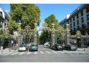 Parc Monceau - rue de Courcelles - Convient à SUV