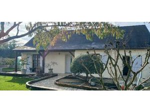 Maison de 99 m2 avec 3 chambres avec salon lumineux sur un terrain arboré de 800 m2