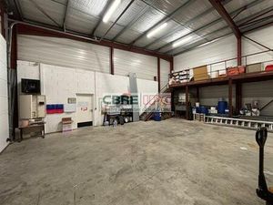 Location local d'activités PAU 216 m²