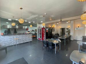 Handelspand met ruim duplexappartement op zichtbare locatie in Herent