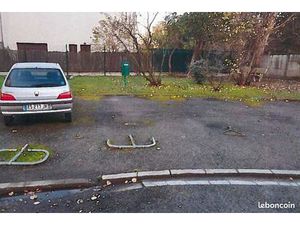 Place de parking aérien - metro Arènes