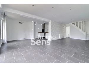 Vente maison 5 pièces 112.84 m² à Lille (59000)  246 000 €