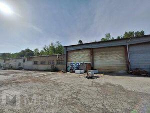 Grand Hangar Avec Terrain