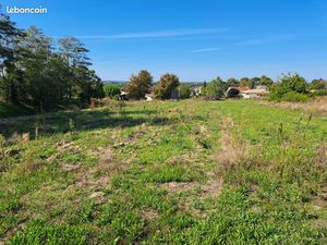 Terrain agricole   jardin  animaux  potager stockage aire de jeu  cheval