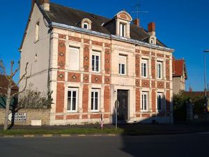 Appart rdc 90 m avec cours  parking couvert  2 ch  gaz de ville dpe E