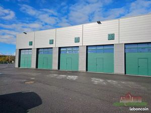 Parking/box 2 pièces 83 m²