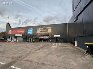 Loue locaux commerciaux ou stockage