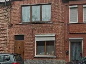 Maison d'habiation comprenant : hall  living cuis éq  sdd  b