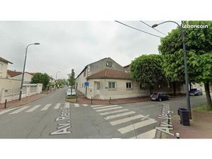 Local commercial 122m² à louer ST MAUR DES FOSSES