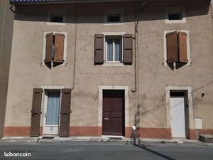 Maison de rapport  centre ville  deux appartements  avec grand garage