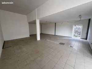 Local 180 m² Baie-Mahault