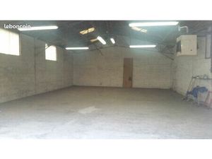 Local commercial hangars bureaux