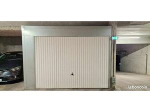 Garage fermé en sous-sol sécurisé