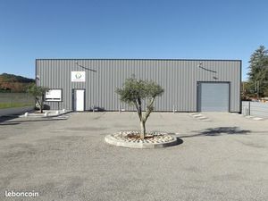 Local professionnel 240m²