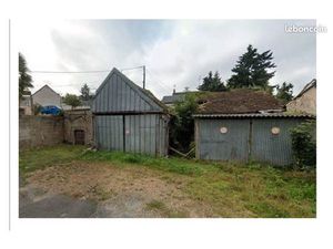 ? Terrain avec 2 garages à démolir – 146 m² – Château-Renault – 18 000