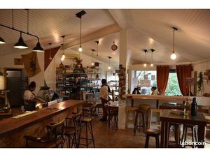 Fond de commerce  restaurant  bar  épicerie  concert atypique Pugnac