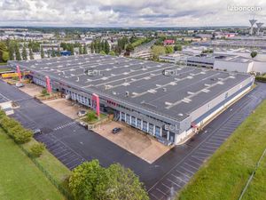 Local industriel 8 577 m²