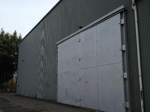 Local industriel 800 m²