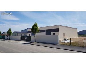 Local commercial 100 m² ARGENCES