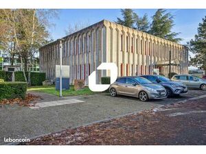 Local d'activité 712 m²