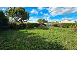 Terrain 596M2 (dont 400M2 exploitable)