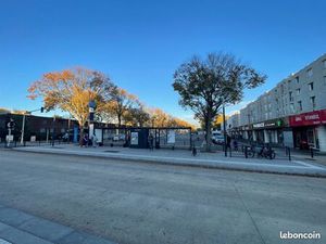 Boutique 150 m² EVRY COURCOURONNES