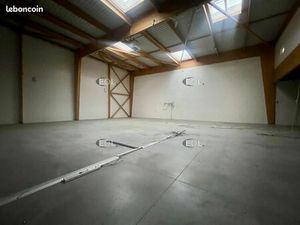 Local d'activité 851 m²