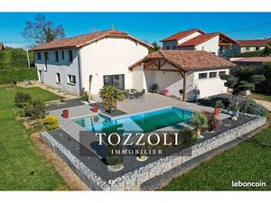 Maison 8 pièces 226 m²