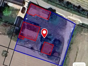 Terrain /trois bâtiments à rénover