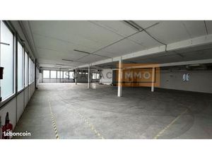 Local d'activité 819 m²