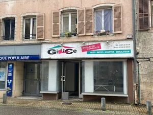 Local commercial ou a usage de bureaux