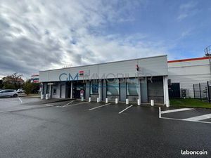 Local 157 m² Saint-Pierre-du-Mont