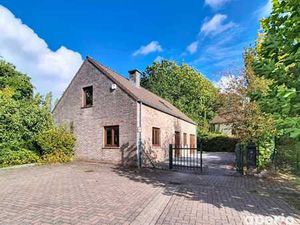 Lumineuse villa 4 chambres avec garage et jardin  proche LLN